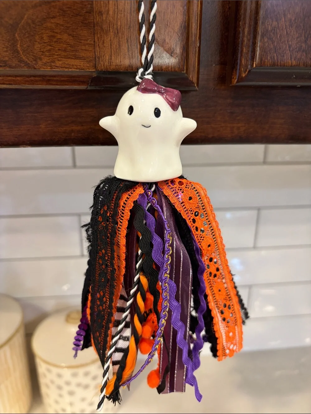 Salt shaker tassel
